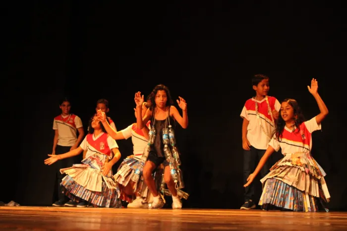 Alunos da rede municipal participam do Festival de Arte Estudantil no Teatro Ednaldo do Egypto