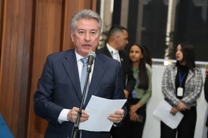 Trata-se de uma reivindicação da população local que reclama da baixa qualidade do sinal de telefonia móvel oferecida pela operadora Vivo