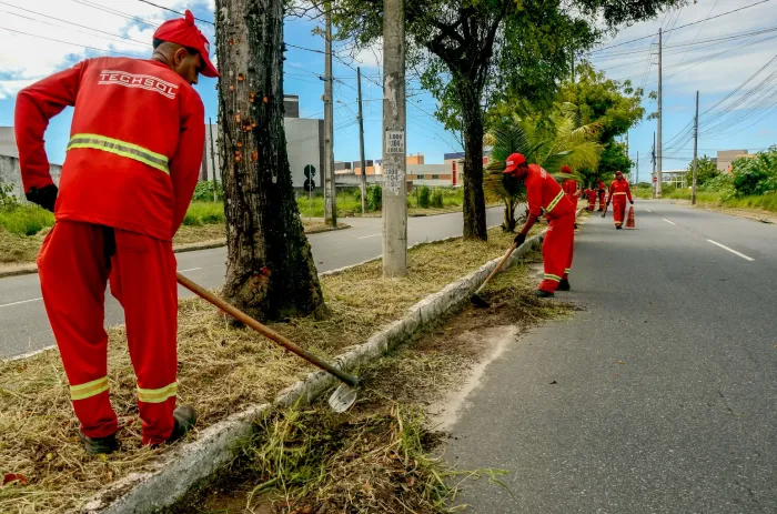 Agentes da Emlur reforçam ações de limpeza e conservação urbana em bairros de João Pessoa