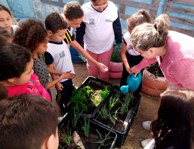 Prefeitura de São Sebastião leva projeto ‘Horta para Todos’ a escola da Vila Amélia