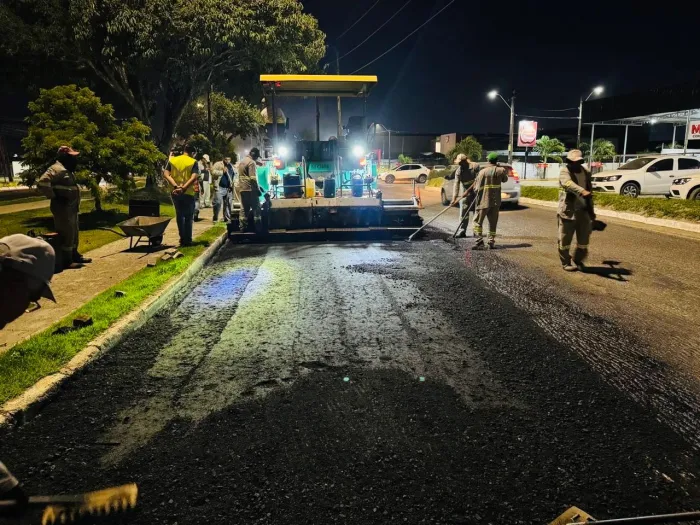 Prefeitura realiza recapeamento asfáltico na Avenida Hilton Souto Maior para melhorar mobilidade urbana