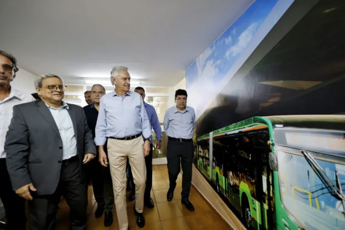 BRT Leste-Oeste tem novos ônibus e estações reformadas