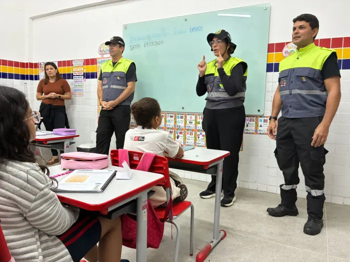 Semob-JP leva educação de trânsito à Escola Municipal no bairro Treze de Maio