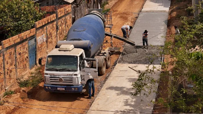 Obras: Rua que interliga Folhas 12 e 13 começa a ser pavimentada em concreto