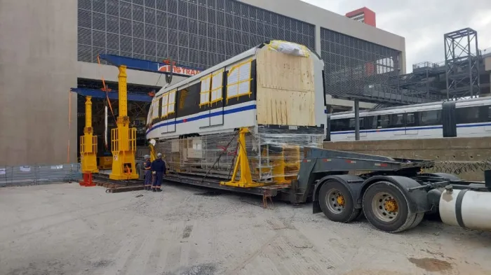 Terceiro trem da Linha 17-Ouro chega ao Pátio Água Espraiada