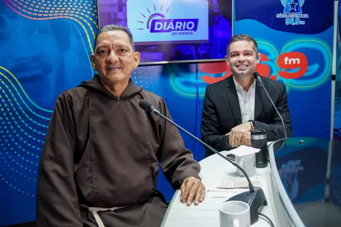 Frei Santiago destaca, no ‘Diário da Manhã’, a programação do Jubileu das Famílias