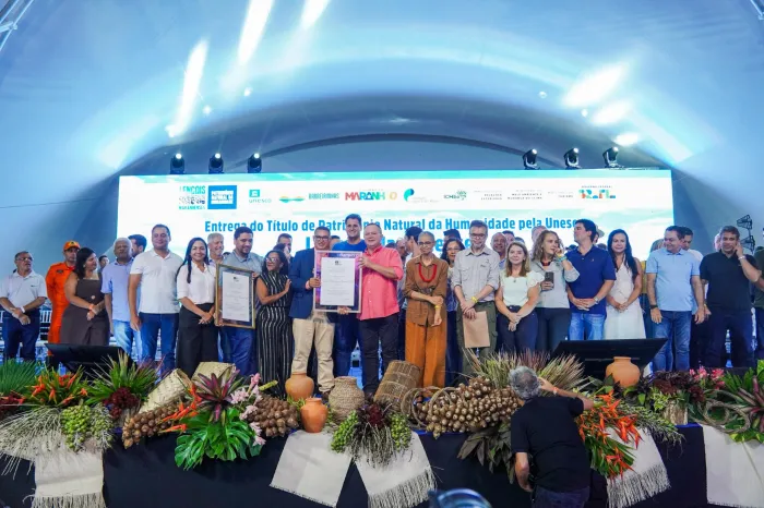 Iracema Vale prestigia entrega do certificado de Patrimônio Natural da Humanidade aos Lençóis Maranhenses