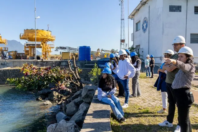 Alunos da EM Prof.ª Patrícia Viviani Santana conhecem o Porto de São Sebastião