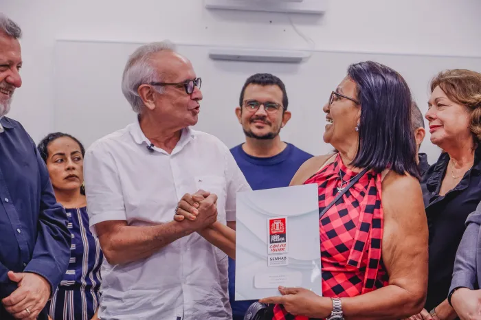 Cícero Lucena autoriza construção do Residencial Rio Jaguaribe, entrega chaves do ‘Compra Assistida’ e títulos de regularização fundiária