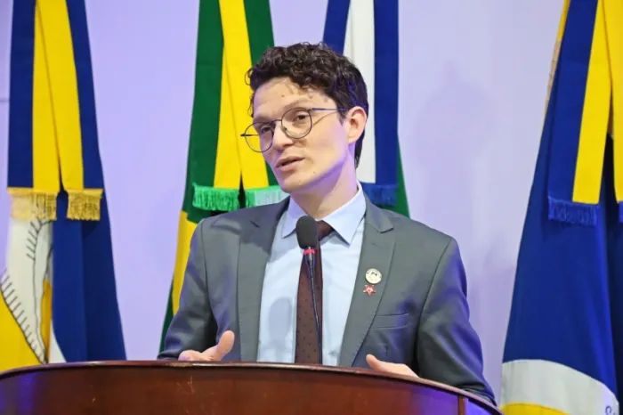 Franklin apresenta projeto para fortalecer cursinhos populares e apoio a estudantes