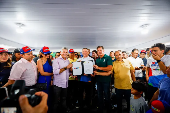- Brandão assinou ordem de serviço para diversos investimentos em Icatu (Foto: Brunno Carvalho)
