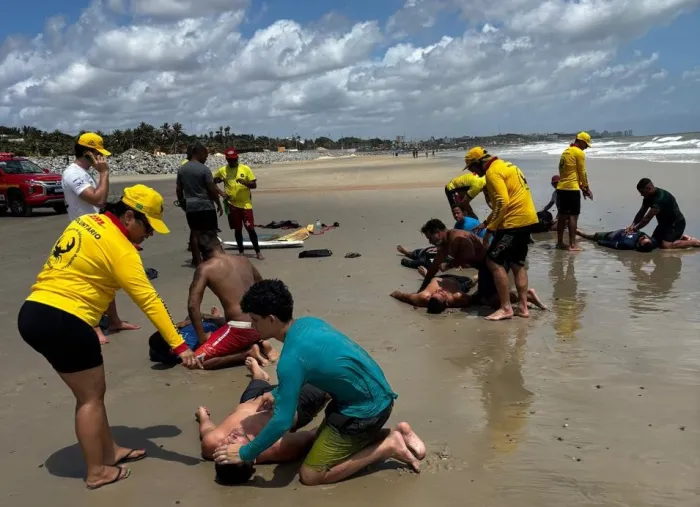 - CBMMA participa de capacitação em salvamento aquático na praia do Olho d'Água (Foto: Divulgação)