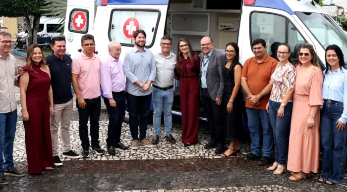 Governo do Estado entrega ambulância para município de Moita Bonita
