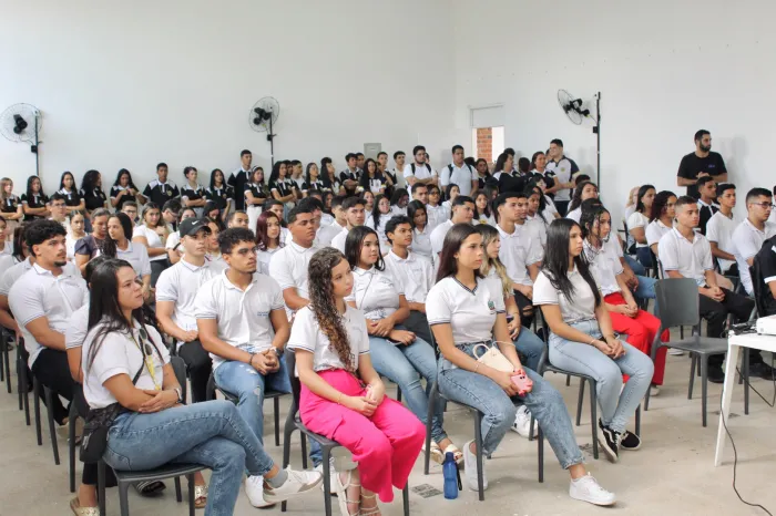 Mais de 600 estudantes de escolas estaduais da 14ª GRE participam de Feira de Profissões da UFPB, em Mamanguape