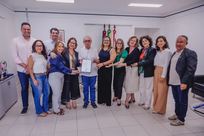 Cícero Lucena firma convênio com a UFPB e garante 60 vagas de mestrado para professores da Rede Municipal de Ensino