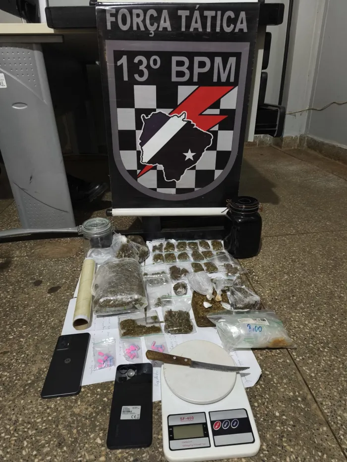 Polícia Militar apreende drogas e conduz três pessoas por tráfico de drogas em Paranaíba