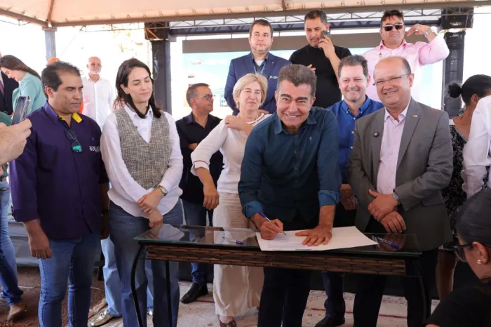 Prefeitura assina ordem de serviço para construção de 198 moradias populares