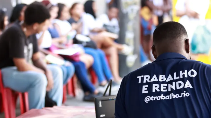 O Trabalha Rio, serviço de cadastramento de currículo e encaminhamento para vagas de emprego, está nesta segunda-feira no Caju - Roberto Moreyra / SMTE