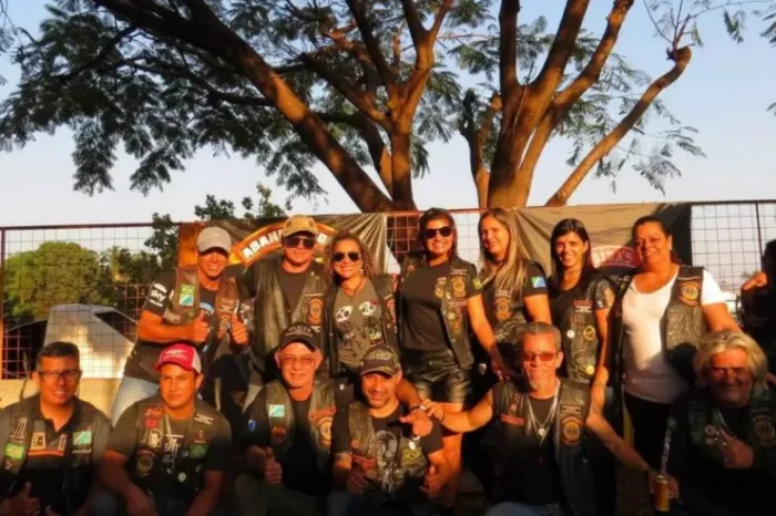 Zé Teixeira homenageia Moto Clube e Irmã Silvia por ações sociais