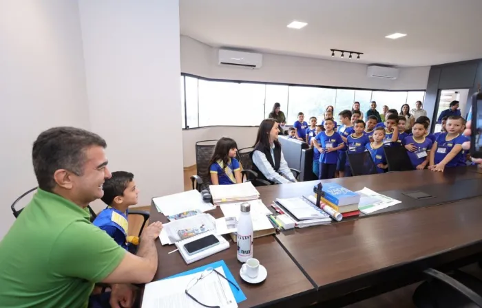 Prefeitura recebe alunos da Escola Luiz Antonio em projeto Dourados 90 anos