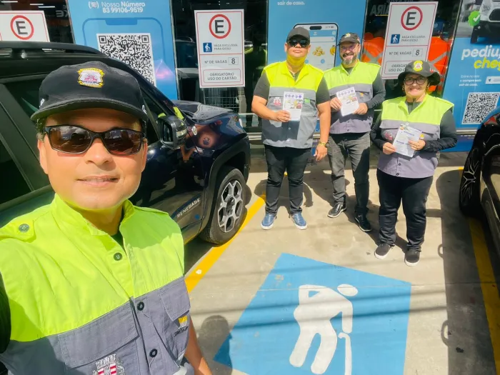 Semob-JP realiza conscientização sobre uso correto das vagas especiais