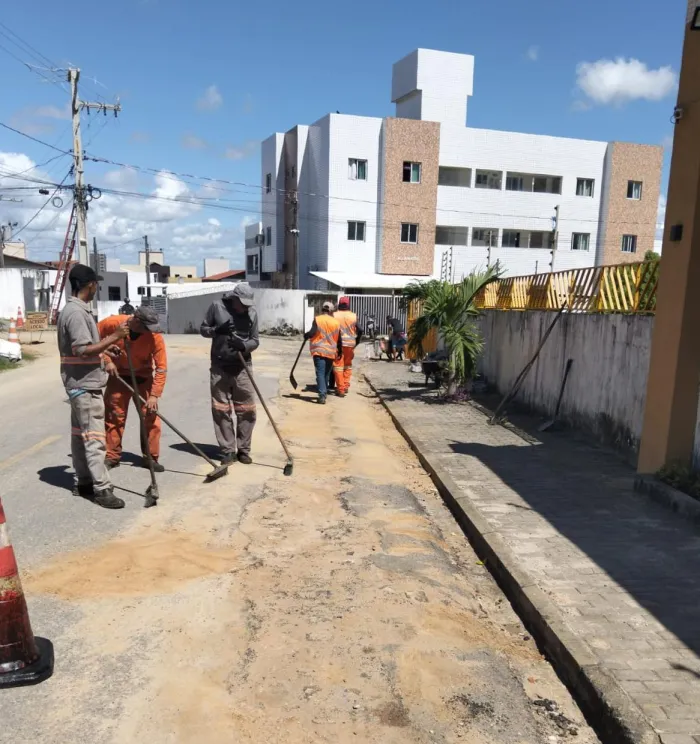 Equipes da Seinfra levam serviços de manutenção a 40 bairros nesta terça-feira