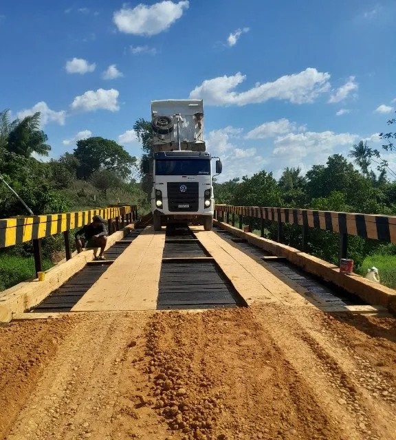 Obras: Moradores da Vila Santa Fé recebem ponte totalmente revitalizada