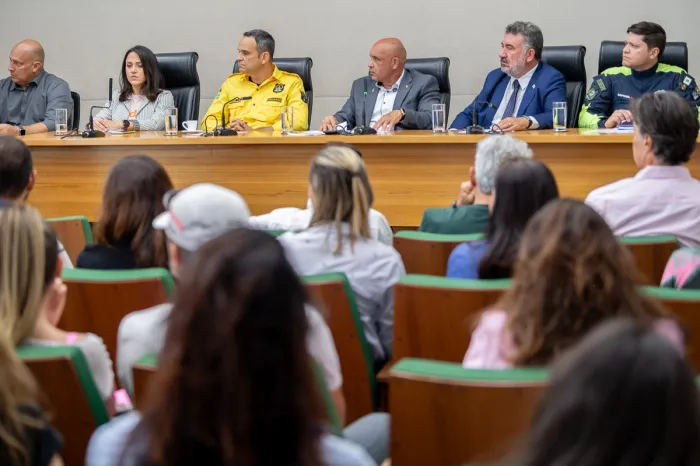Ciclistas pedem faixa exclusiva para bicicletas ao redor do Parque da Cidade