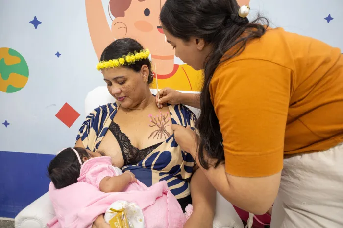 Agosto Dourado: Mamaço reúne mães e bebês na Maternidade de Paço do Lumiar