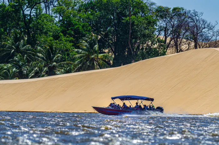 Fluxo turístico nos Lençóis Maranhenses cresce 37,55% nos primeiros sete meses de 2025
