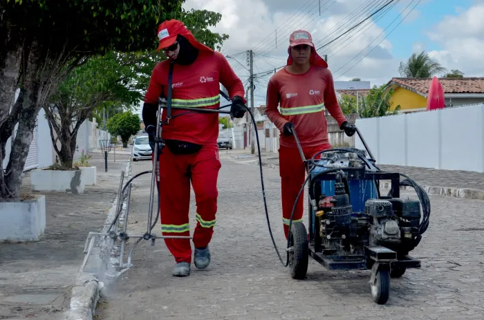 Agentes da Emlur realizam limpeza e coleta de resíduos diversificado em bairros de João Pessoa