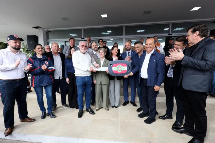 Governador Jorginho Mello entrega motolâncias, equipamentos e uniformes para o Samu 