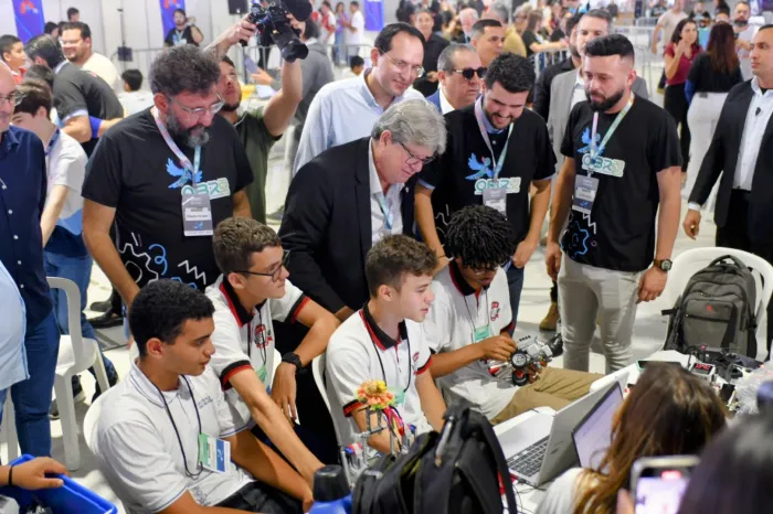 João Azevêdo abre etapa estadual da Olimpíada Brasileira de Robótica e destaca investimentos do Governo na infraestrutura das escolas da Paraíba