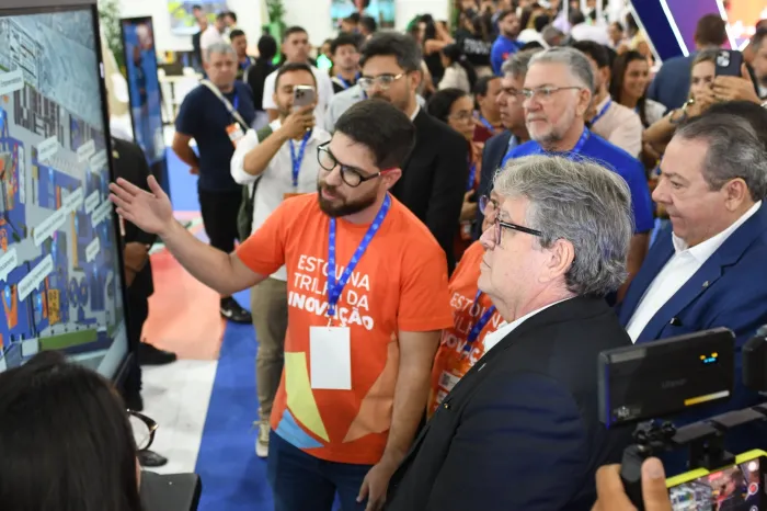João Azevêdo participa de abertura da Feira do Empreendedor e destaca importância do Centro de Convenções de Campina Grande para atração de grandes eventos