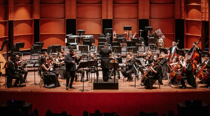 Orsse encanta público com concerto especial em homenagem aos 200 anos de Strauss Jr.