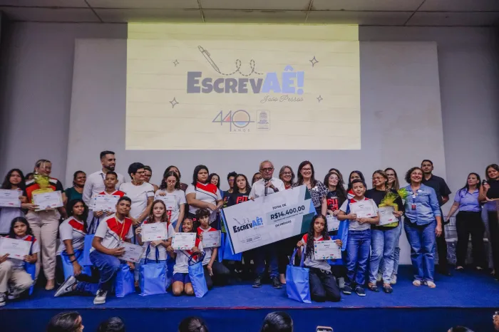 Cícero Lucena reforça valorização da arte e literatura entre alunos na premiação do ‘EscrevAÊ! João Pessoa’