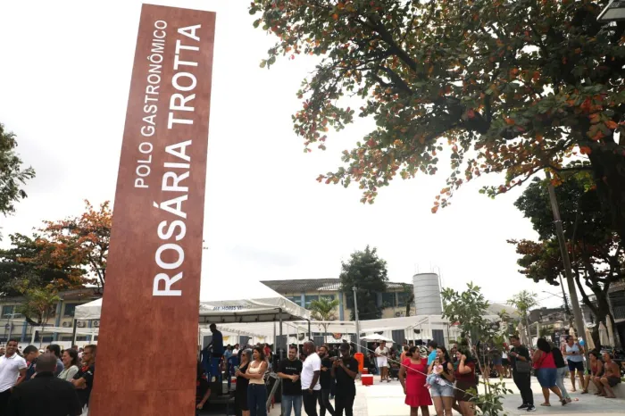 A Praça Rosária Trotta foi revitalizada e transformada em polo gastronômico - Fabio Motta/Prefeitura do Rio