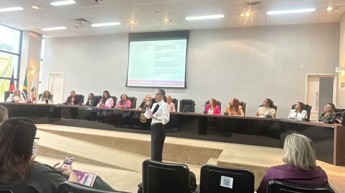 Coordenadoria LGBT participa de capacitação sobre violência de gênero voltado para profissionais de beleza