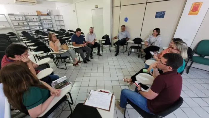Divisa orienta empresa sobre licenciamento e regularização para produção de insumo extraído do veneno da abelha