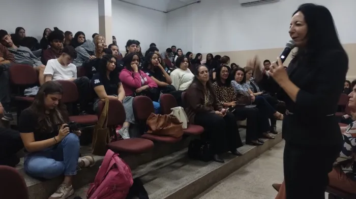 Mulheres no Plural chega à Escola Sônia Maria Venturelli