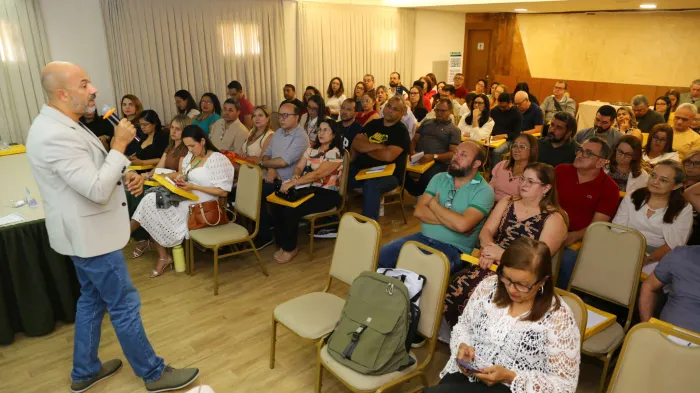 Encontro com gestores dos Cejas debate possibilidades para a Educação de Jovens e Adultos