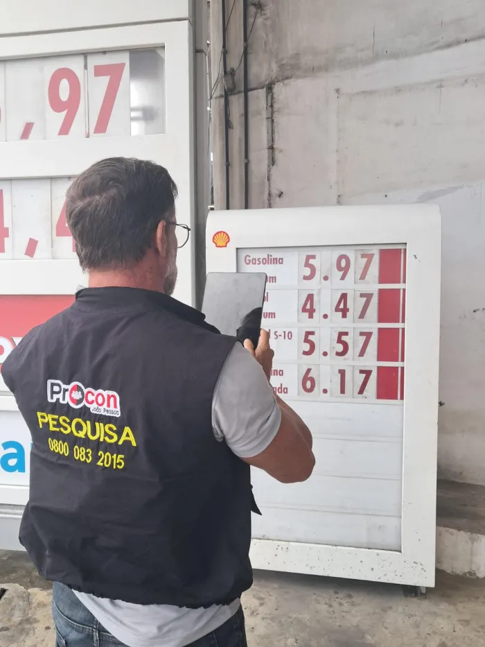 Pesquisa do Procon-JP para preço de combustíveis encontra a gasolina oscilando entre R$ 5,85 e R$ 6,05
