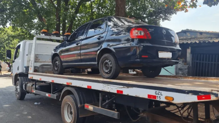 GCM encontra carro furtado abandonado no Jardim Paraíso