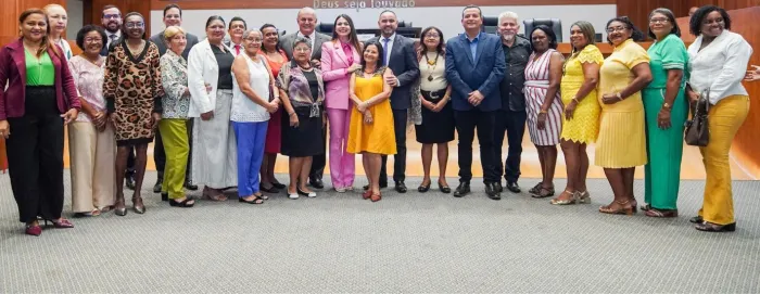 Homenagem foi resultado de proposição da deputada Janaína (Republicanos) e contou com a presença de sindicalistas e comunidade educacional