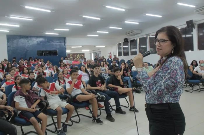 Secretaria Municipal de Educação premia alunos vencedores em quatro olimpíadas de matemática