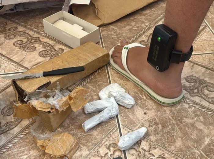 Suspeito por tráfico de drogas é preso em flagrante usando tornozeleira eletrônica em Vitória da Conquista