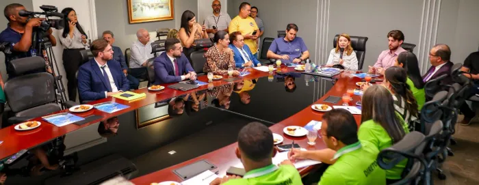 Reunião que criou a Frente foi comandada pela presidente Iracema Vale, reunindo deputados, secretários e profissionais da Saúde