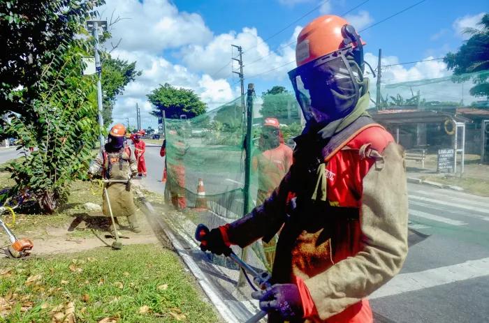 Equipes da Emlur atendem nove bairros da Capital com serviços de conservação