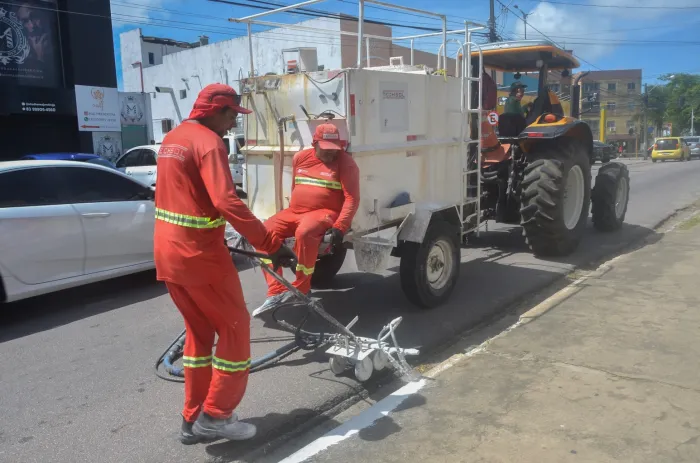 Serviços de conservação da Emlur atendem moradores de 15 bairros da Capital