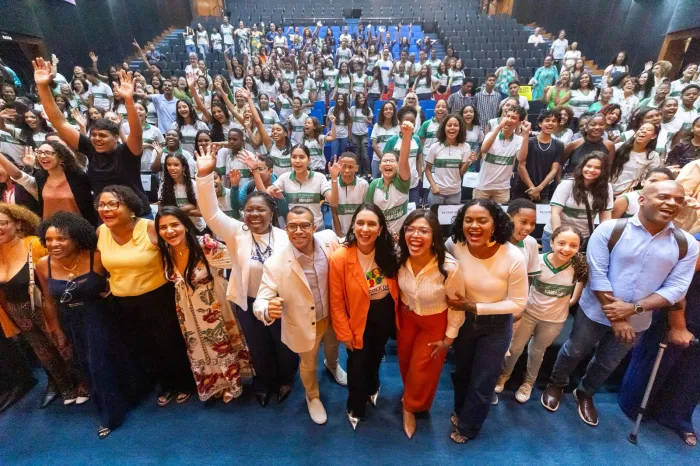 Lançamento do Programa Escola das Adolescências marca início de uma nova etapa para educação municipal